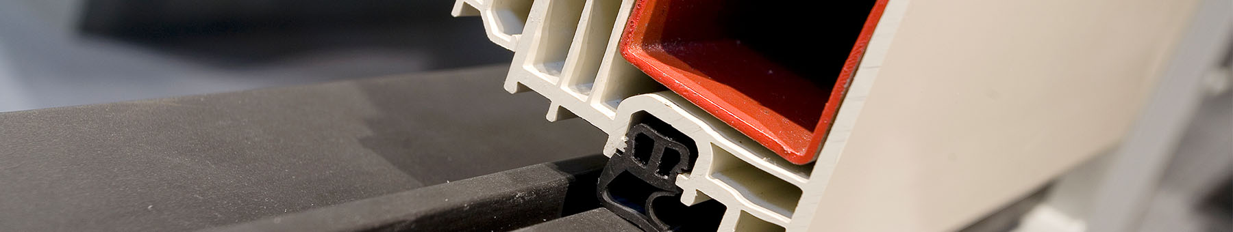 Kumax-Niedrichreliefschwellen